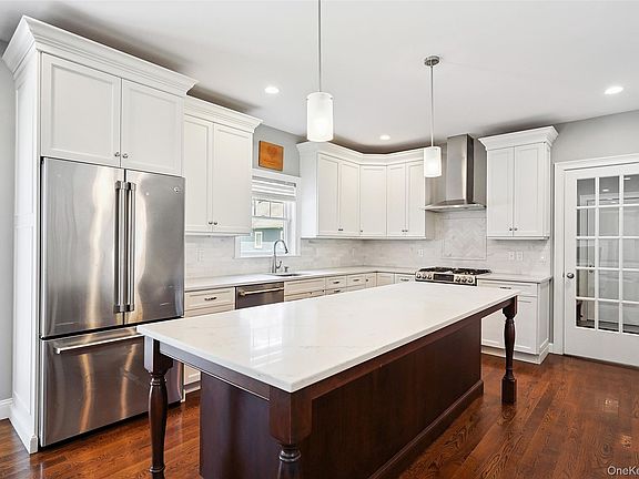 3rd image of 11 Jennifer Lane