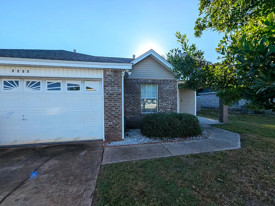 2257 Estate Cir