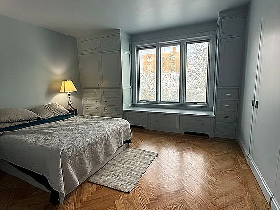 4th image of 406 Hinsdale St #1