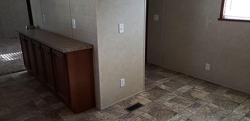 4th image of 801 Strawberry Ln