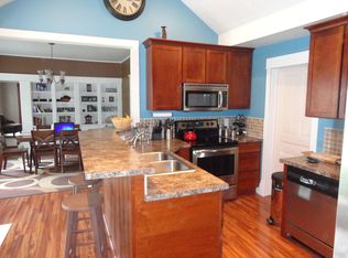 27 W Central Ave, Zeeland, MI 49464