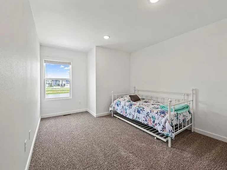 1061 Kentucky Ave — Photo 12