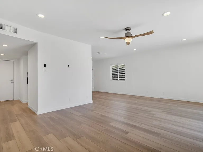 6650 Jumilla Ave — Photo 11