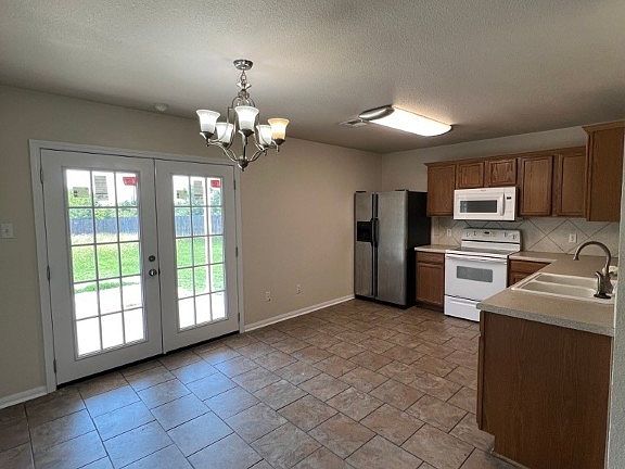 5th image of 3304 John Porter Dr