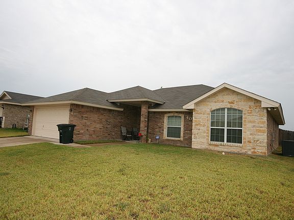 3rd image of 403 Leo Ln