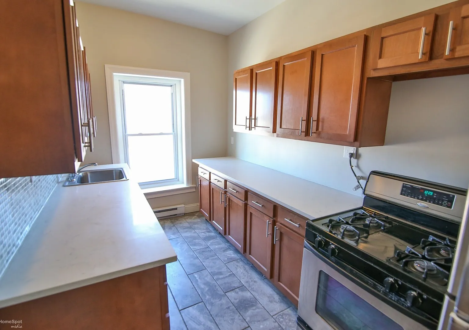 9th 302-304 N — Photo 3