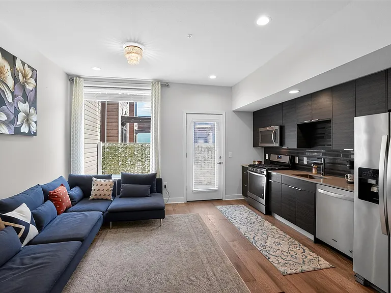1800 E 4th St #202 — Photo 3