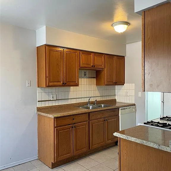 13958 Champagne Dr — Photo 5