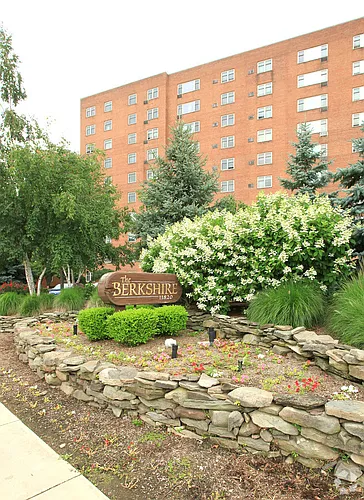 11820 Edgewater Dr Photo 1