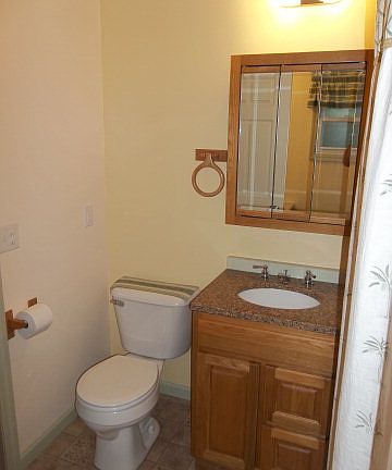 4th image of 894 Grove St