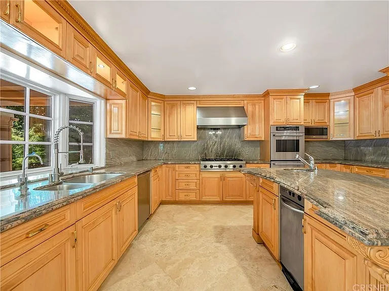 16545 Park Lane Cir — Photo 16