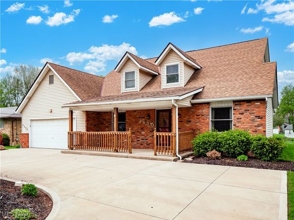 2890 Canterbury Rd, Westlake, OH 44145
