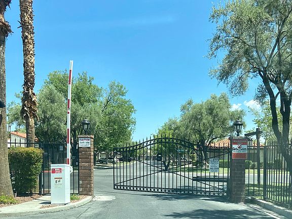 Community gate
