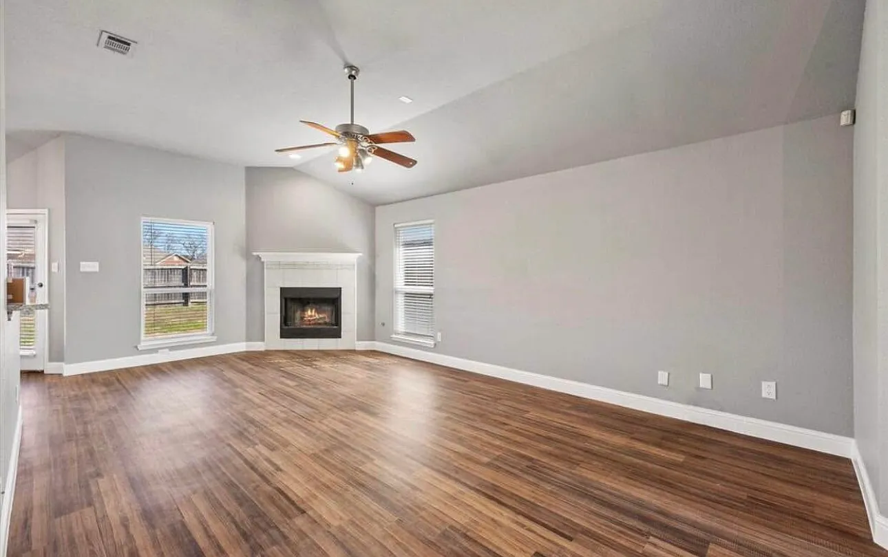 4 bed, 1494 sqft, $2,300 — Photo 3