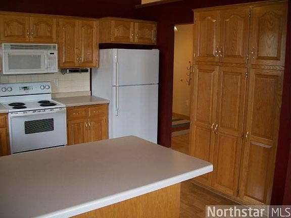 3rd image of 500 Chalupsky Ave NE