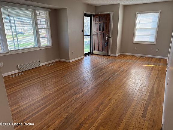 5th image of 304 W Southside Ct