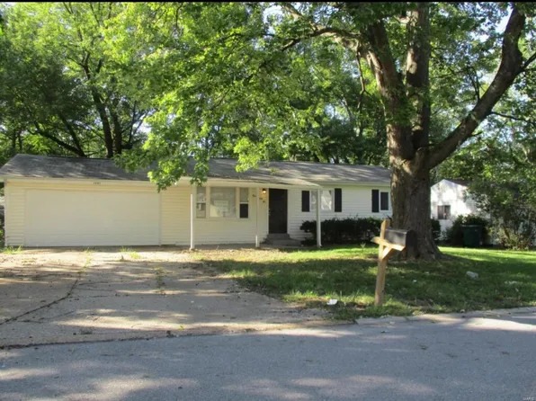 1462 Fairmeadows Ln, Saint Louis, MO 63138