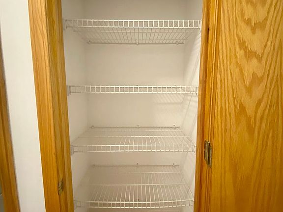 3rd image of 4233 N Kenmore Ave APT 2N