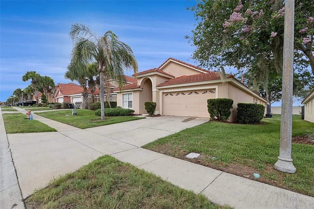 4 bed, 3.0 bath, 2208 sqft, $2,895 — Photo 3