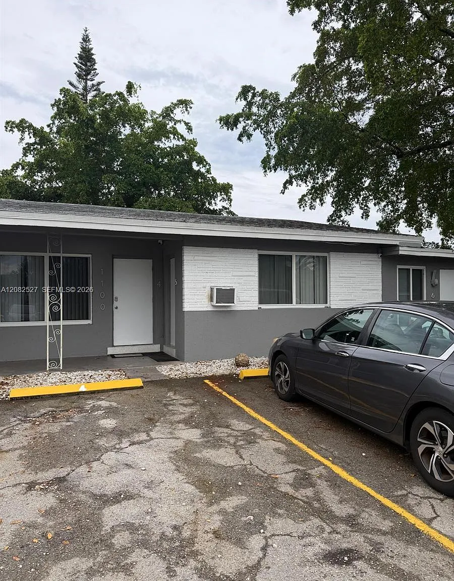 Lauderdale Park 6-33 1/2 — Photo 1