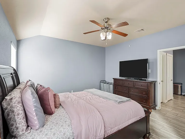 1320 Riviera Dr — Photo 17