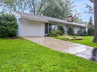 5648 Virginia Ave, Clarendon Hills, IL 60514