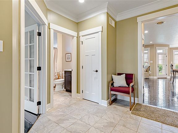 5th image of 878 Hearthstone Cir