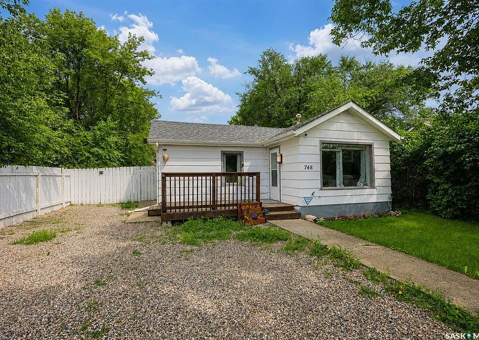 1st image of 748 5th STREET E