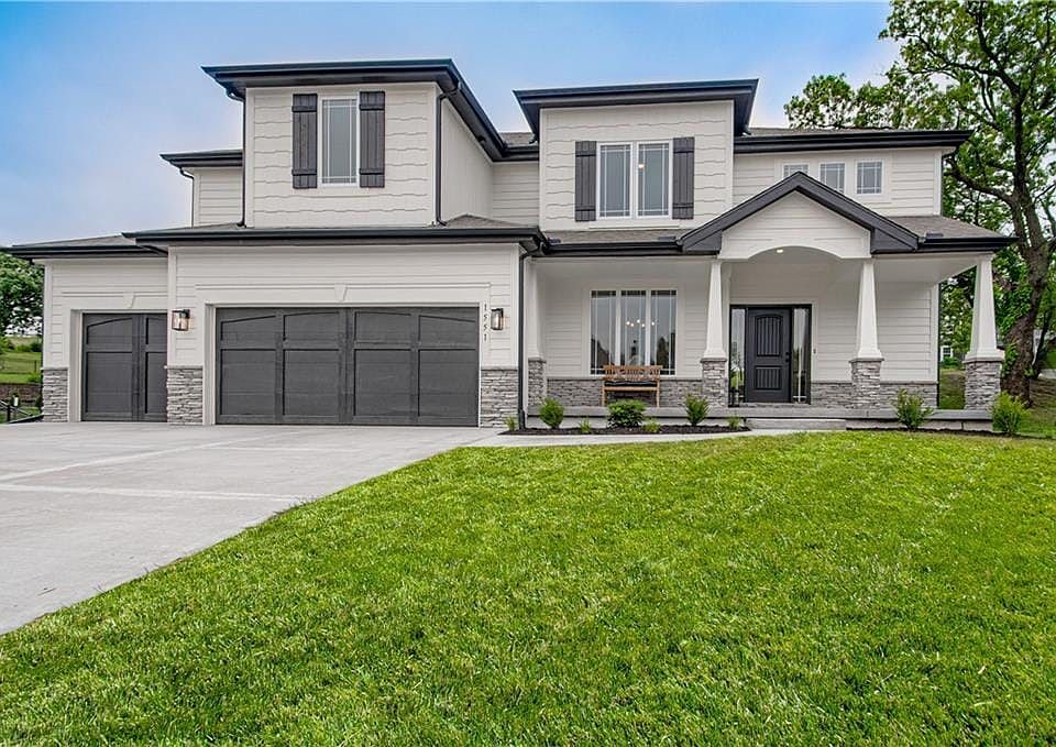 1st image of 1551 Oakwood Ln
