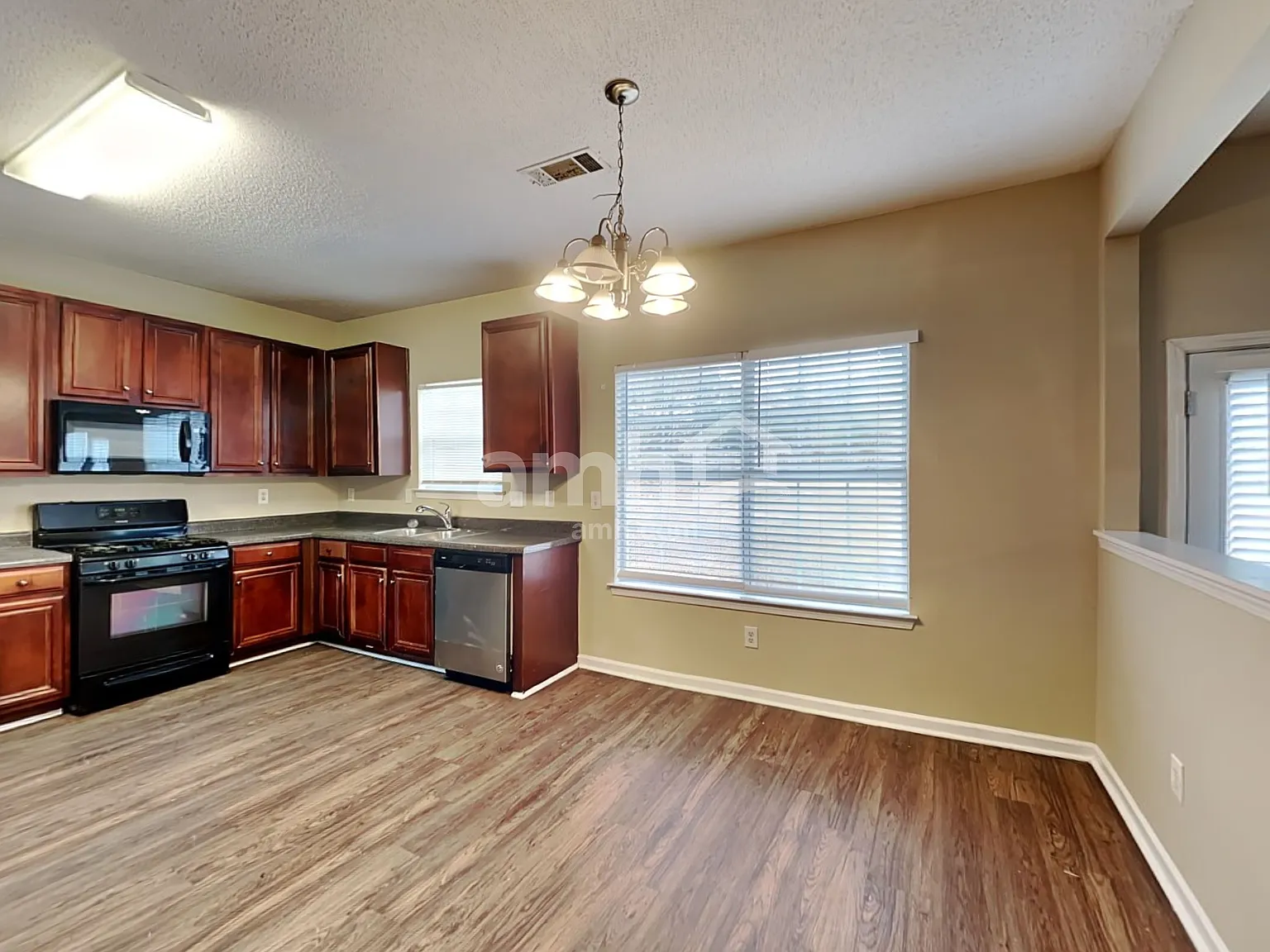 5 bed, 3.0 bath, 3796 sqft, $3,395 — Photo 4