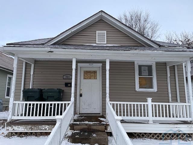 1st image of 721 W 4th St
