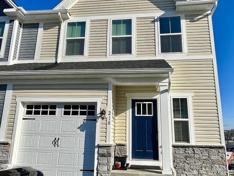 210 Chase Dr — Photo 1