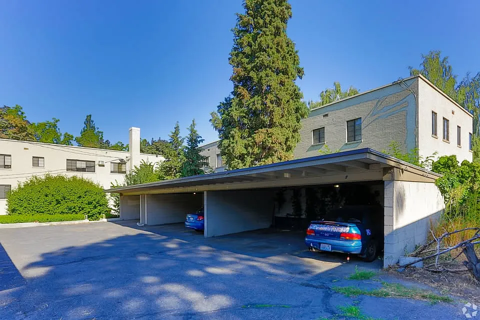 Walnut Court — Photo 4