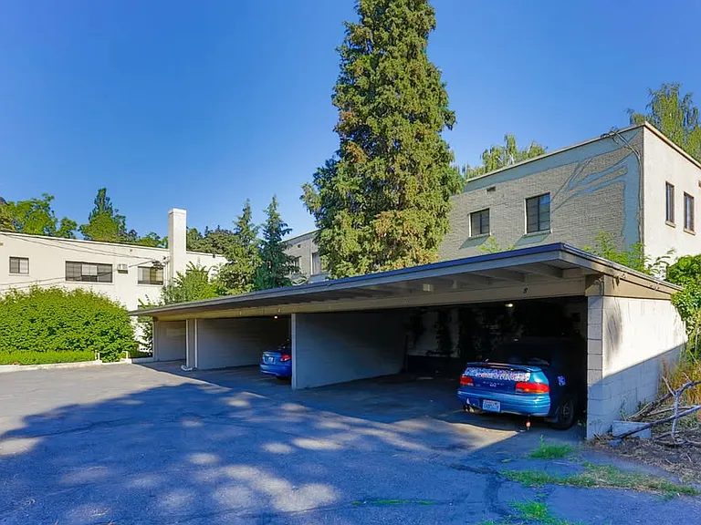 Walnut Court — Photo 1