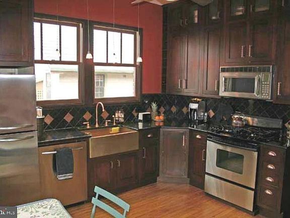 5th image of 2508 Dewitt Ave