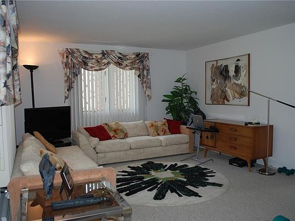 4th image of 121 Sunrise Dr