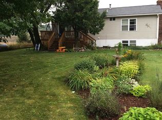 1050 Maplewood Dr, Petoskey, MI 49770