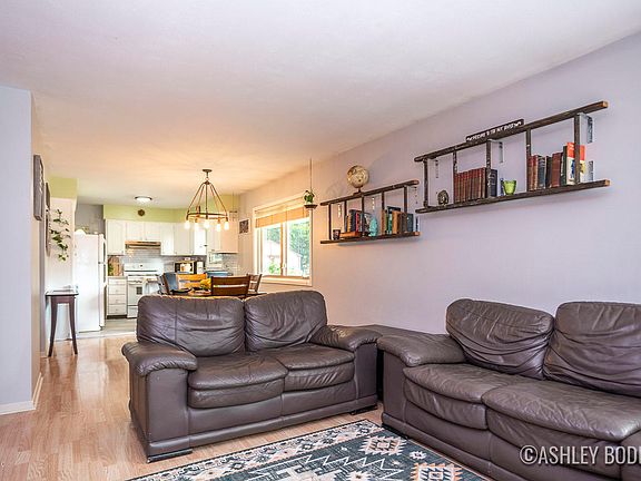 5th image of 1284 Lancaster Ave NW