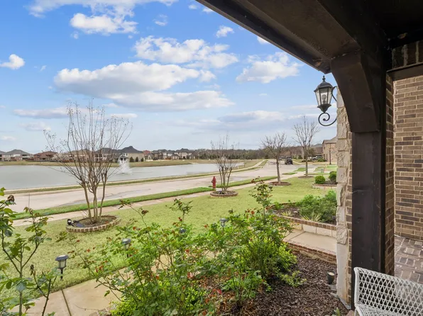 2671 Corona Dr, Grand Prairie, TX 75054