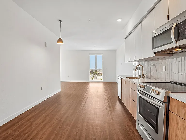 689 S Catalina — Photo 39