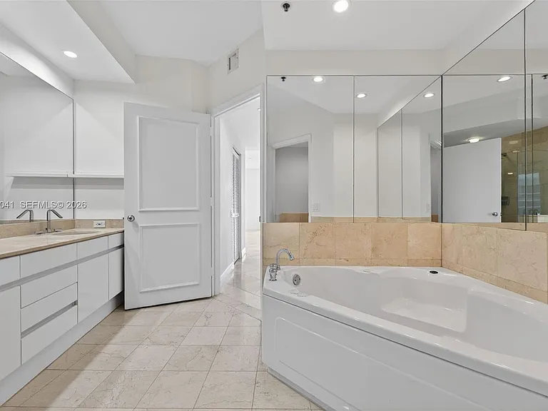 808 Brickell Key Dr #3304 — Photo 39