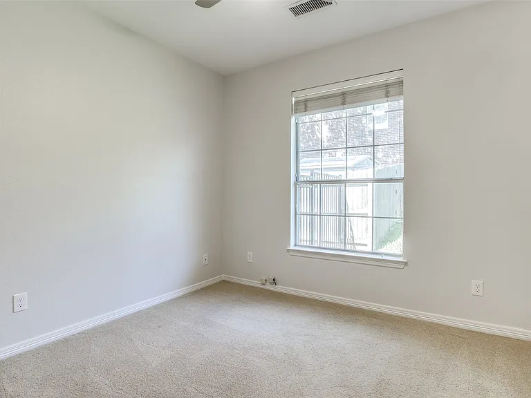 1270 Lakeway Dr — Photo 18