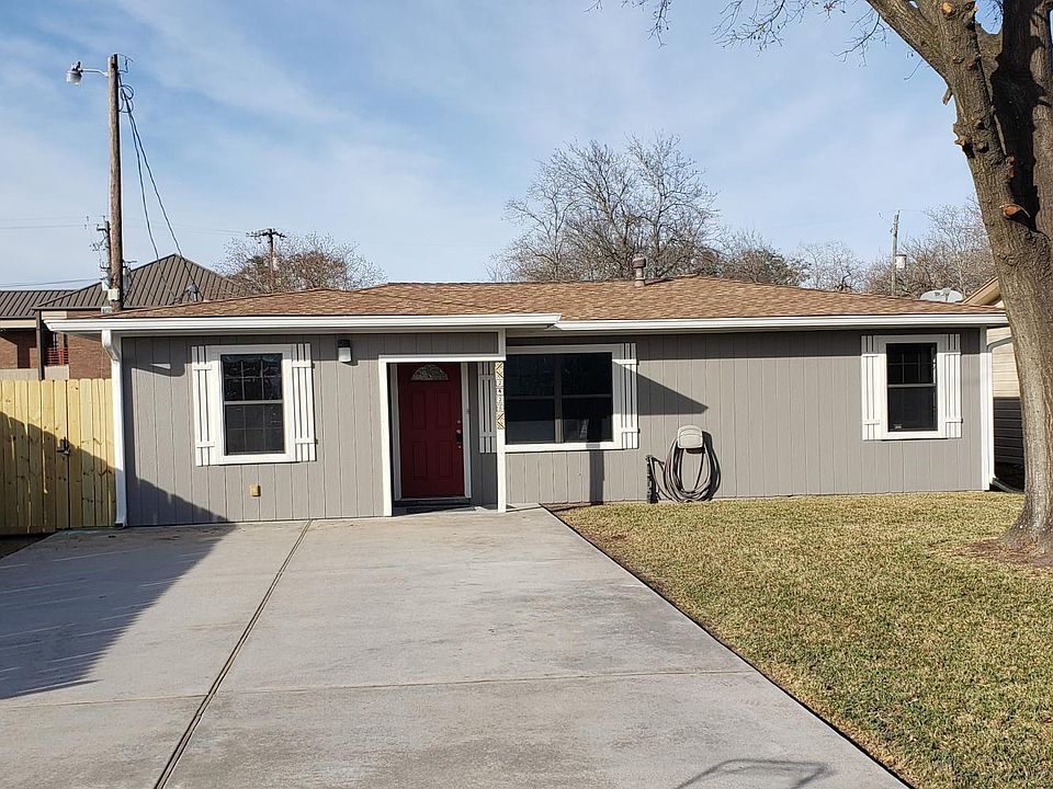 Front of the house with 4 car driveway