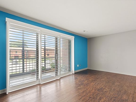 3rd image of 221 Oak St #321