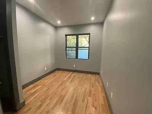 Rented by Premier Metro Realty Corp | media 27