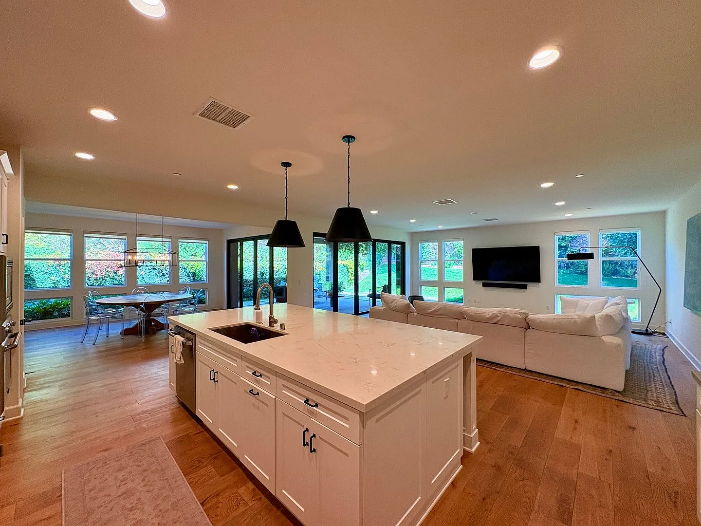 Luxury 4 Bedroom Encinitas Home in the Enclave Community With Attached Guesthouse — Photo 4
