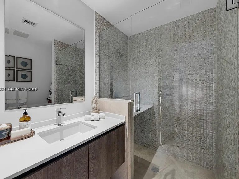 88 SW 7th St #1401 — Photo 19
