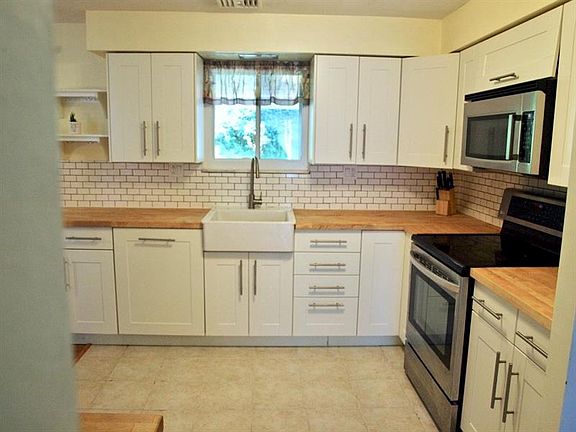 4th image of 44 Julian Dr