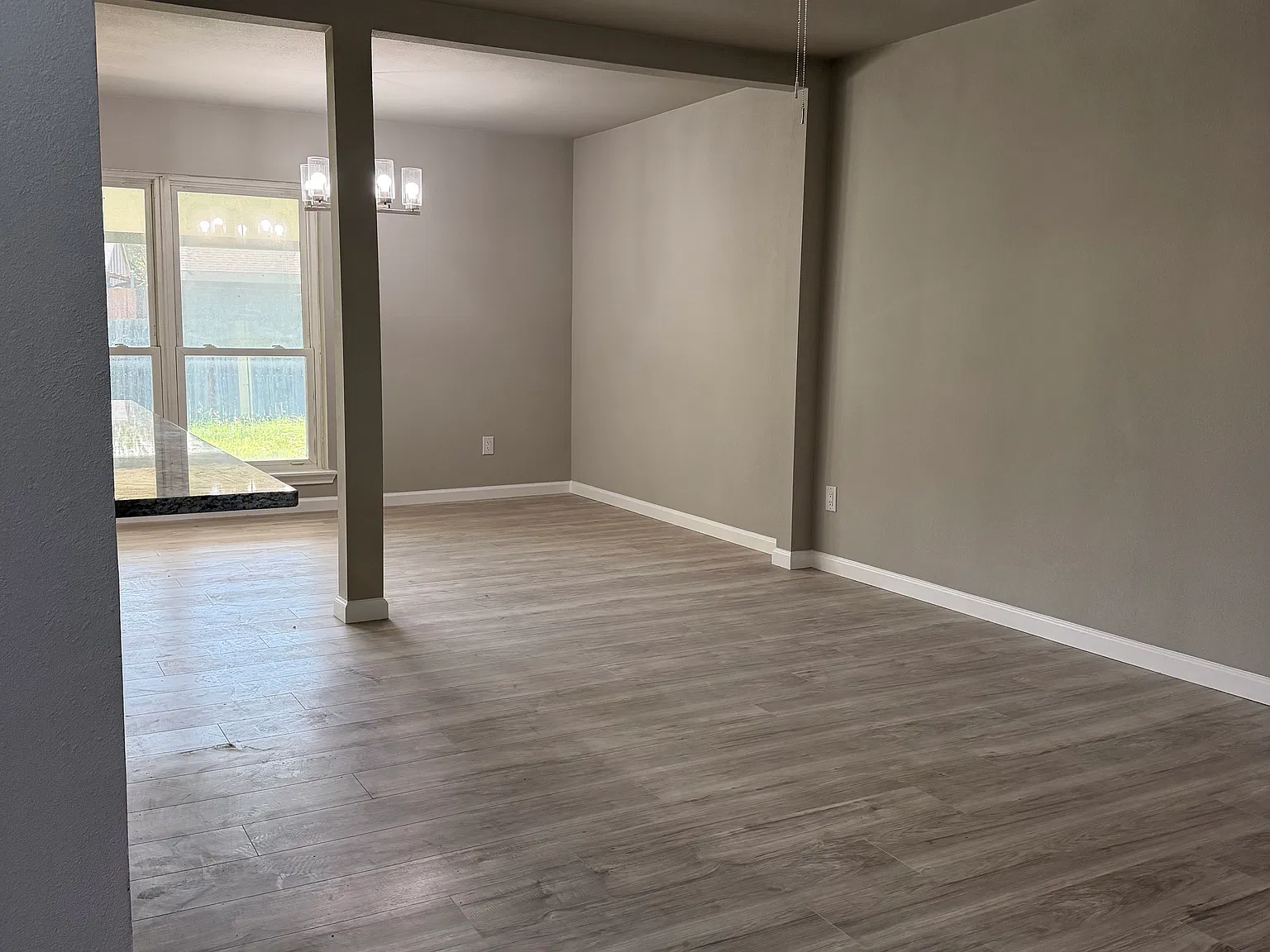 3 bed, 1365 sqft, $2,400 — Photo 2