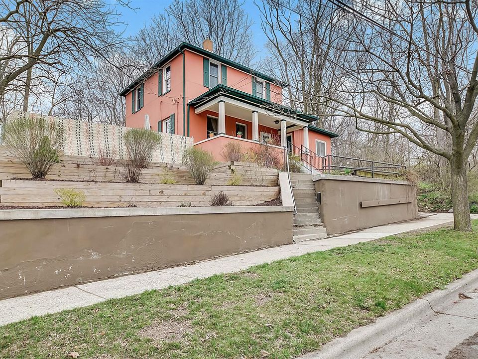 1st image of 817 Edward St